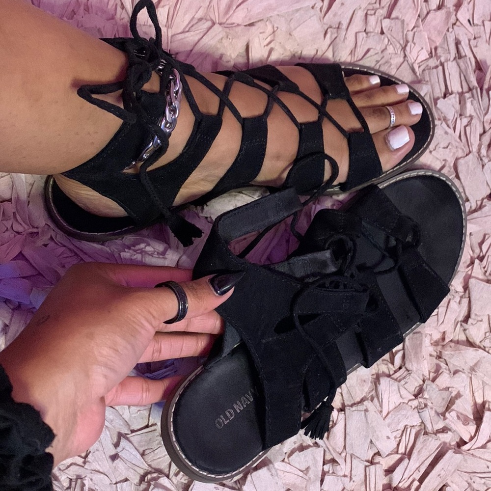 Lace up sandals! Black and forest green
